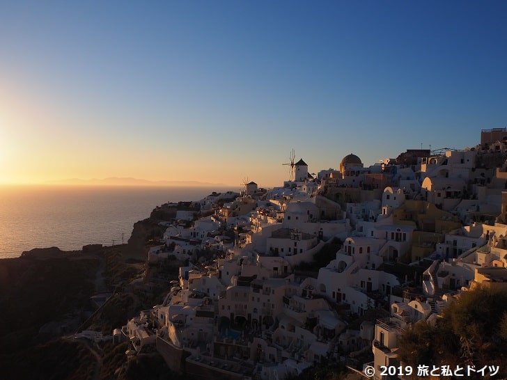 サントリーニ島 イアの古城から望む美しすぎる夕日 場所とり必須 旅と私とドイツ