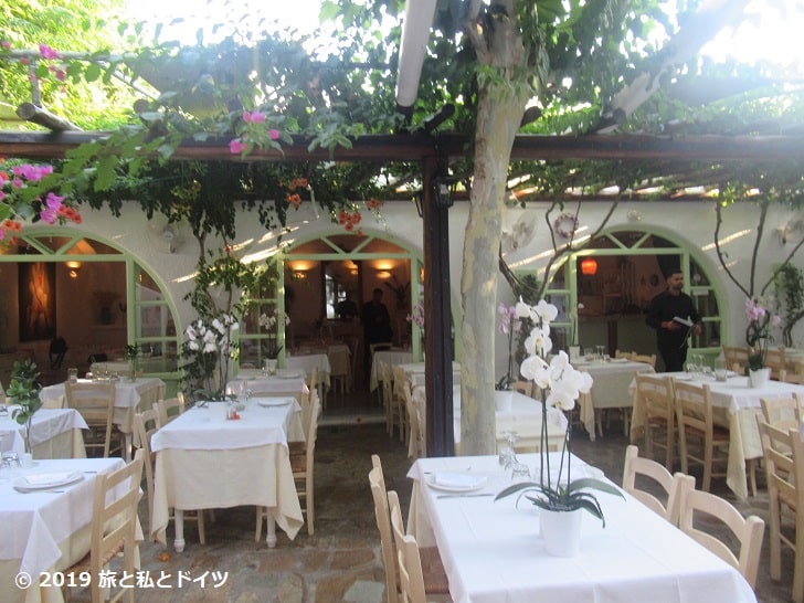 「Avra restaurant garden」の内装