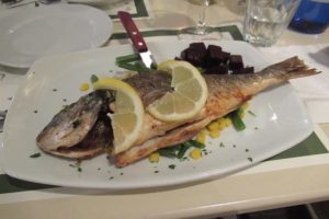 レストラン【Lithos】でオーダーした魚のグリル