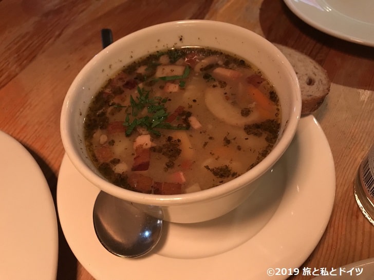 レストラン「Ribs of Vienna」の野菜スープ