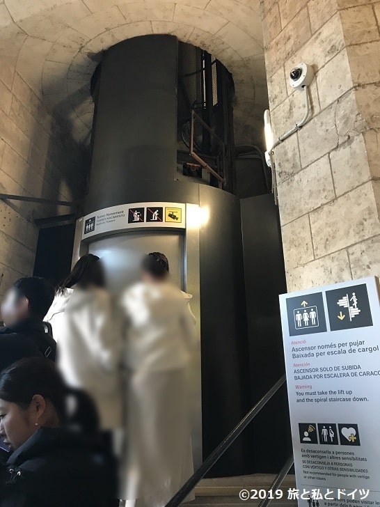 サグラダ・ファミリアの生誕のファザードのエレベーター