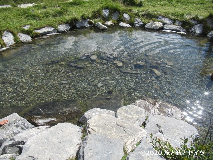 ハイキングコースにある足湯